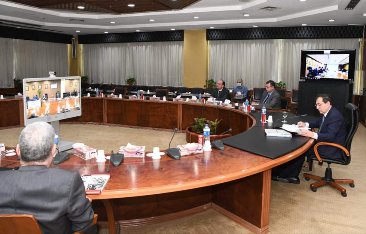 الملا يكلف بمراجعة موقف مشروعات التكرير الجديدة لمواجهة تحديات فيروس  كورونا