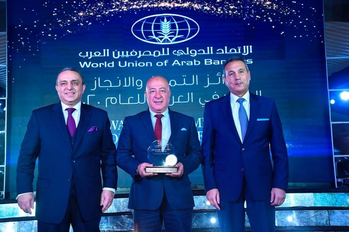 البنك الأهلي المصري الأفضل في التحول الرقمي لعام 2020 بشهادة اتحاد المصارف العربية    