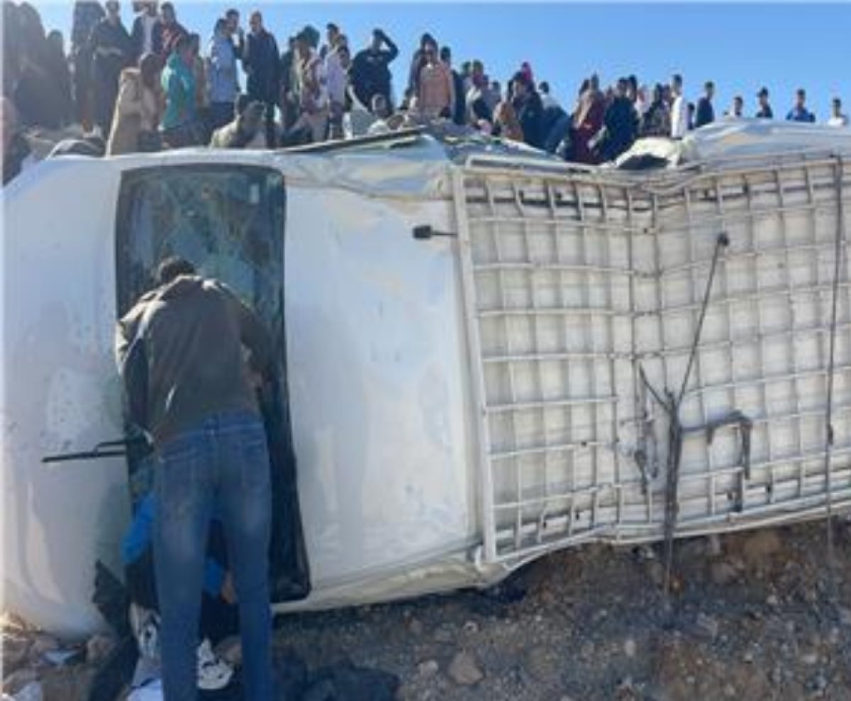 مصرع طالبتين وإصابة 11 في انقلاب ميكروباص بطريق الجلالة