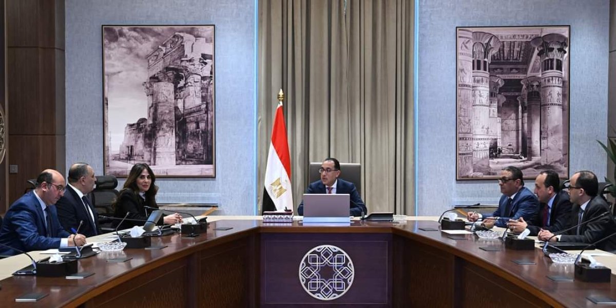 رئيس الوزراء يتابع مع «الوطني لتخطيط» استخدامات أراضي الدولة ملفات العمل