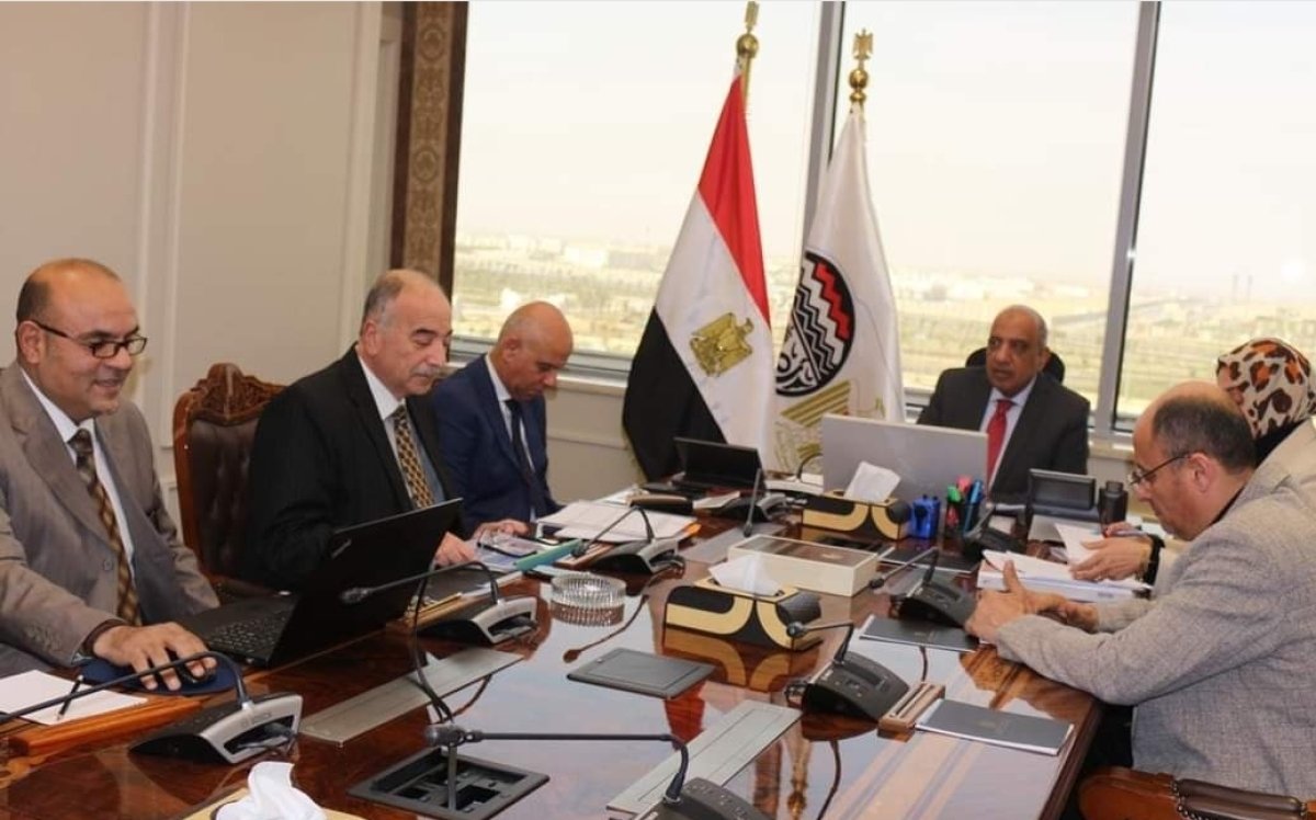 قطاع الأعمال: فروع التجارة الداخلية بمواقع متميزة وعلامات تجارية شهيرة