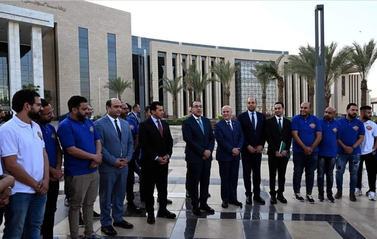 رئيس الوزراء يستقبل منظمي حفل إفطار 15 رمضان في المطرية