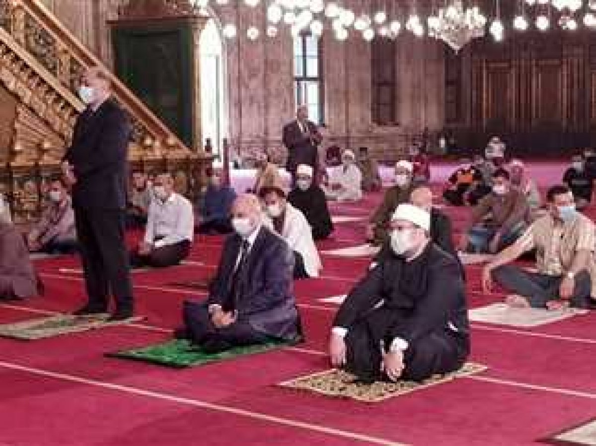 وزير الأوقاف: عدم الالتزام بالإجراءات الوقائية إثم ومعصية.. ولا حرج على من صلى في بيته 