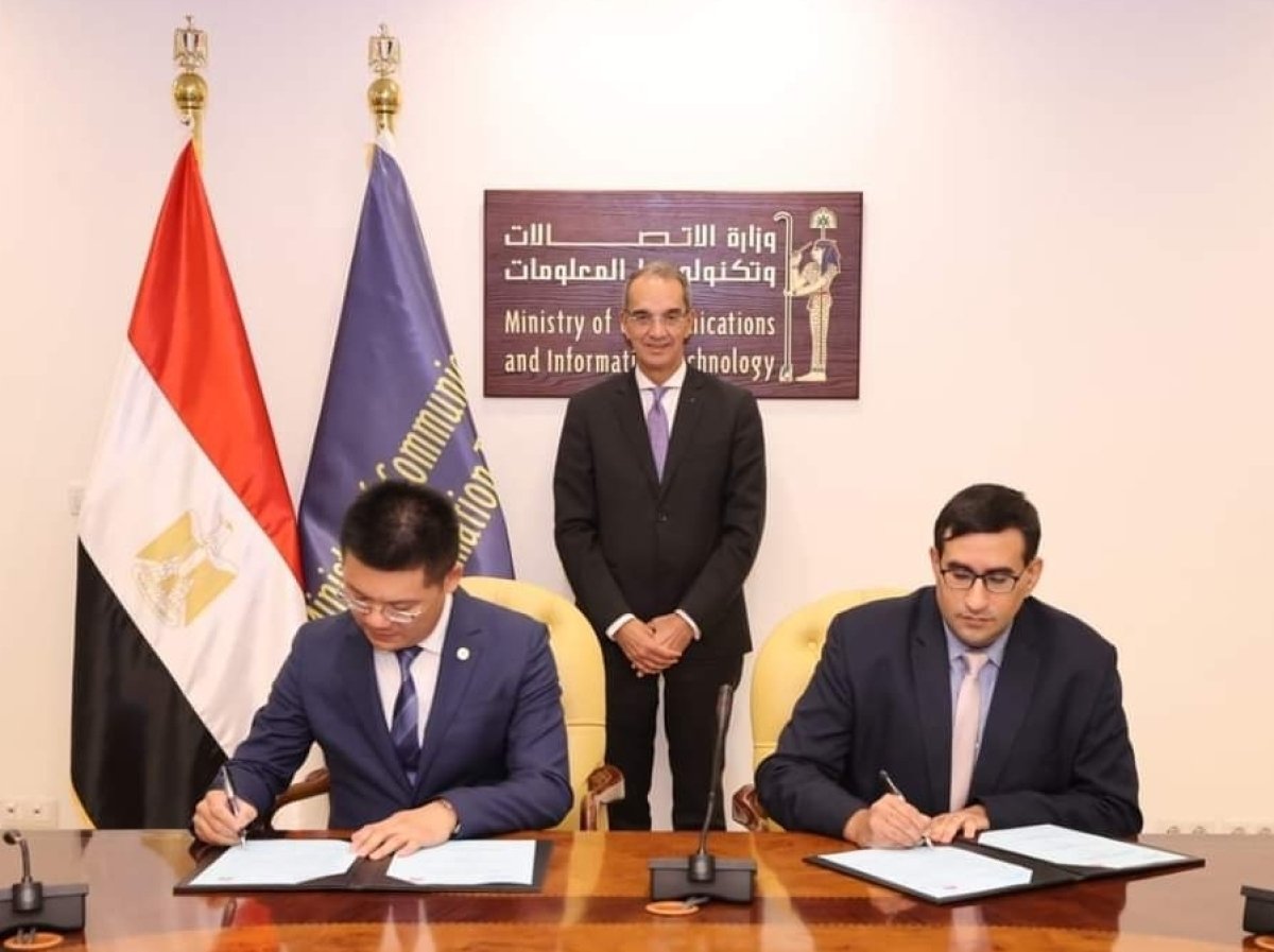 وزير الاتصالات يشهد مراسم توقيع بروتوكولى تعاون لإنشاء أكاديميتين متخصصتين للتدريب بمجالات التكنولوجية المتقدمة