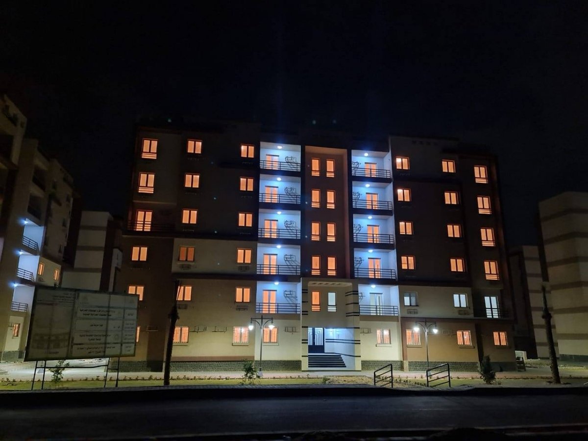 إجراء تجربة إطلاق التيار الكهربائى بوحدات موظفى العاصمة الإدارية بمدينة بدر