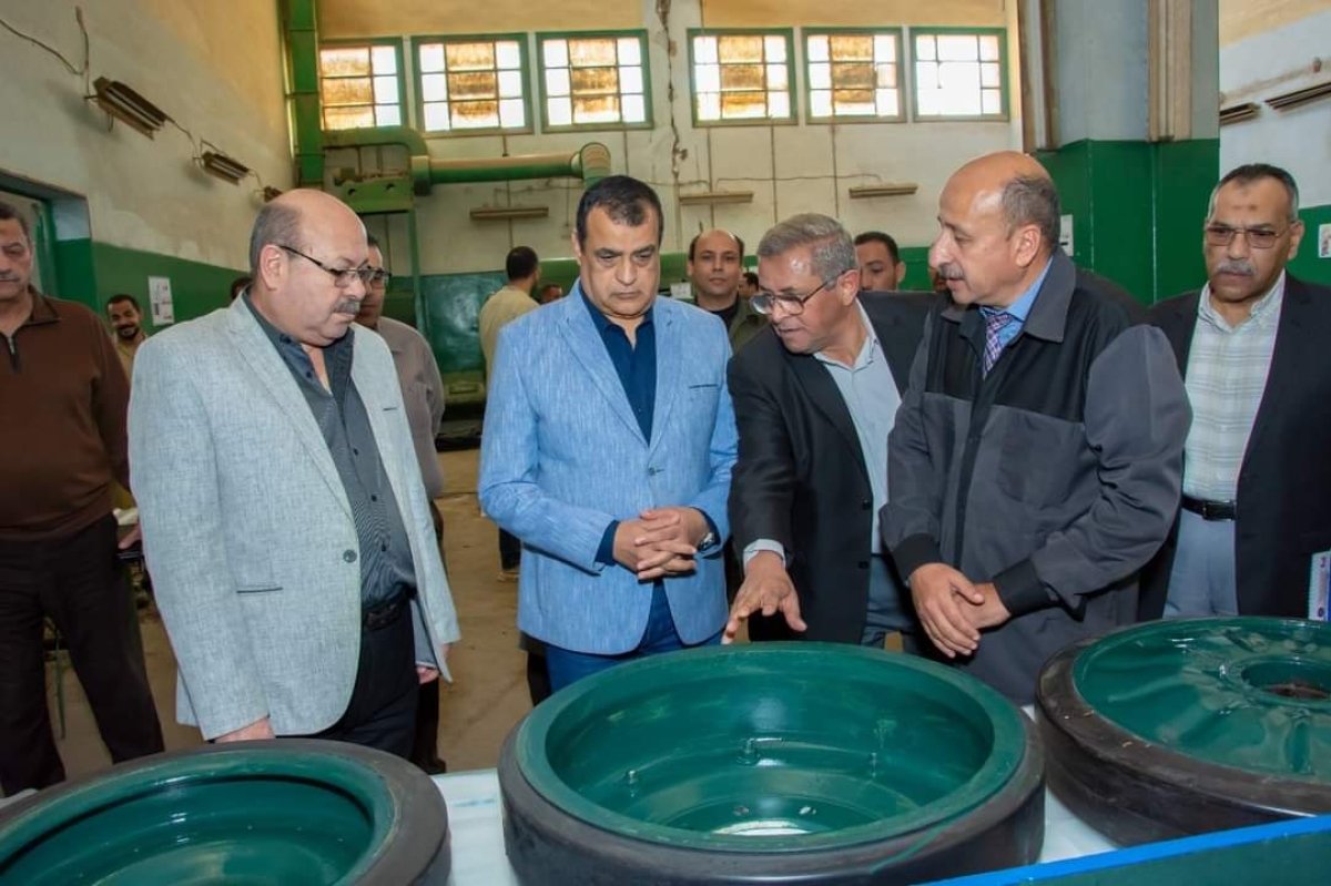 خلال زيارته لشركة «هليوبوليس للصناعات الكيماوية».. وزير الإنتاج الحربي يوجه بضرورة السعي الدائم لتطوير المنتجات 