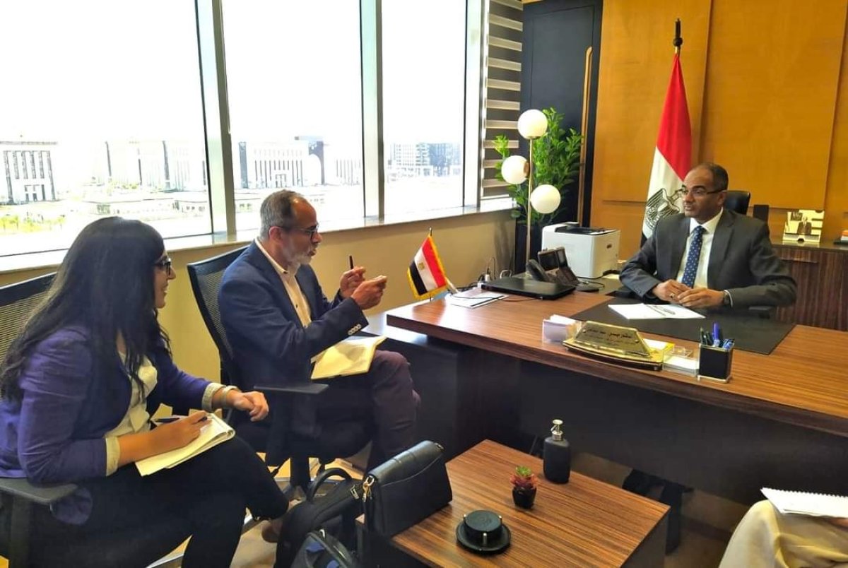 وزير الإسكان يتابع آليات التعاون مع البنك الدولي بمشروعات مياه الشرب والصرف الصحي