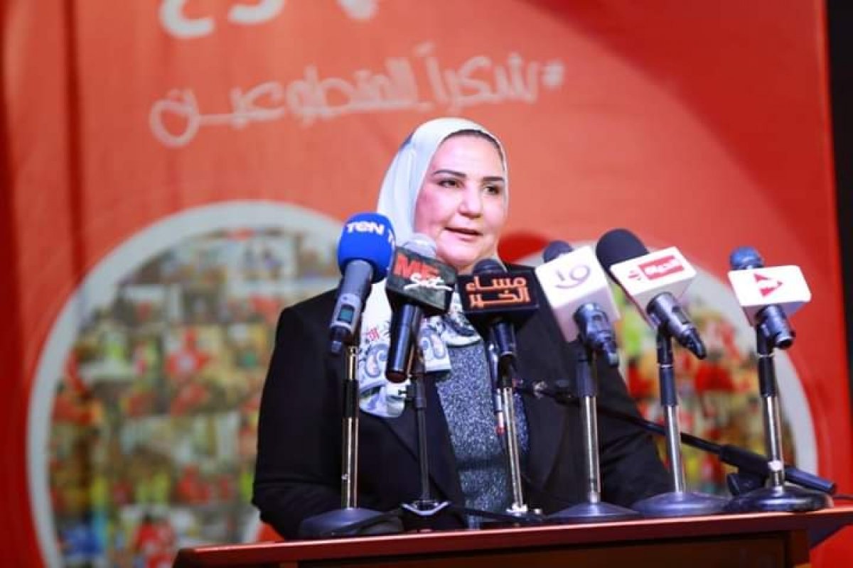 احتفالا باليوم العالمي للتطوع.. وزيرة التضامن: العاملون بالهلال الأحمر أدوا دورهم باحترافية وكفاءة