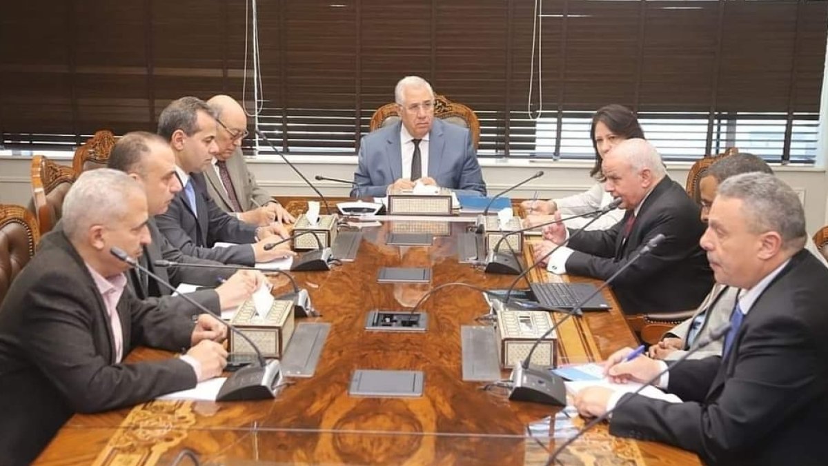 وزير الزراعة يبحث سبل الاستفادة من البحث العلمى فى مكافحة الآفات الزراعية