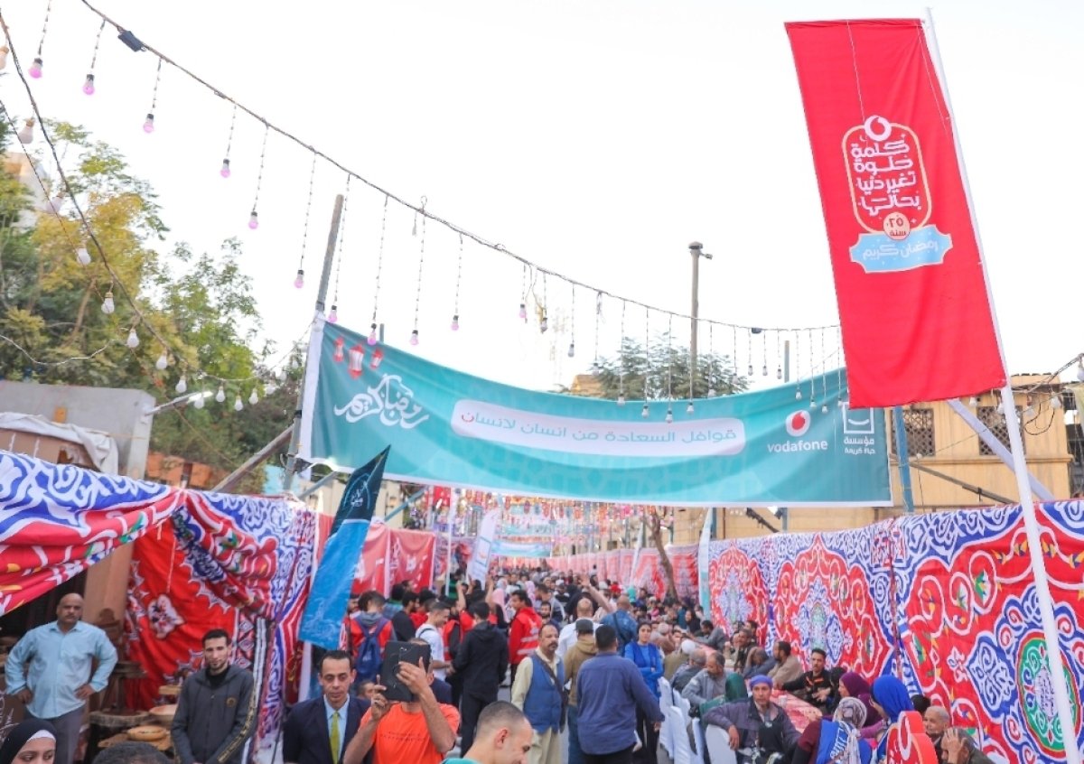 ڤودافون مصر تنشر البهجة بمحافظات الجمهورية وتشارك عملائها الذكريات والكلمة الحلوة