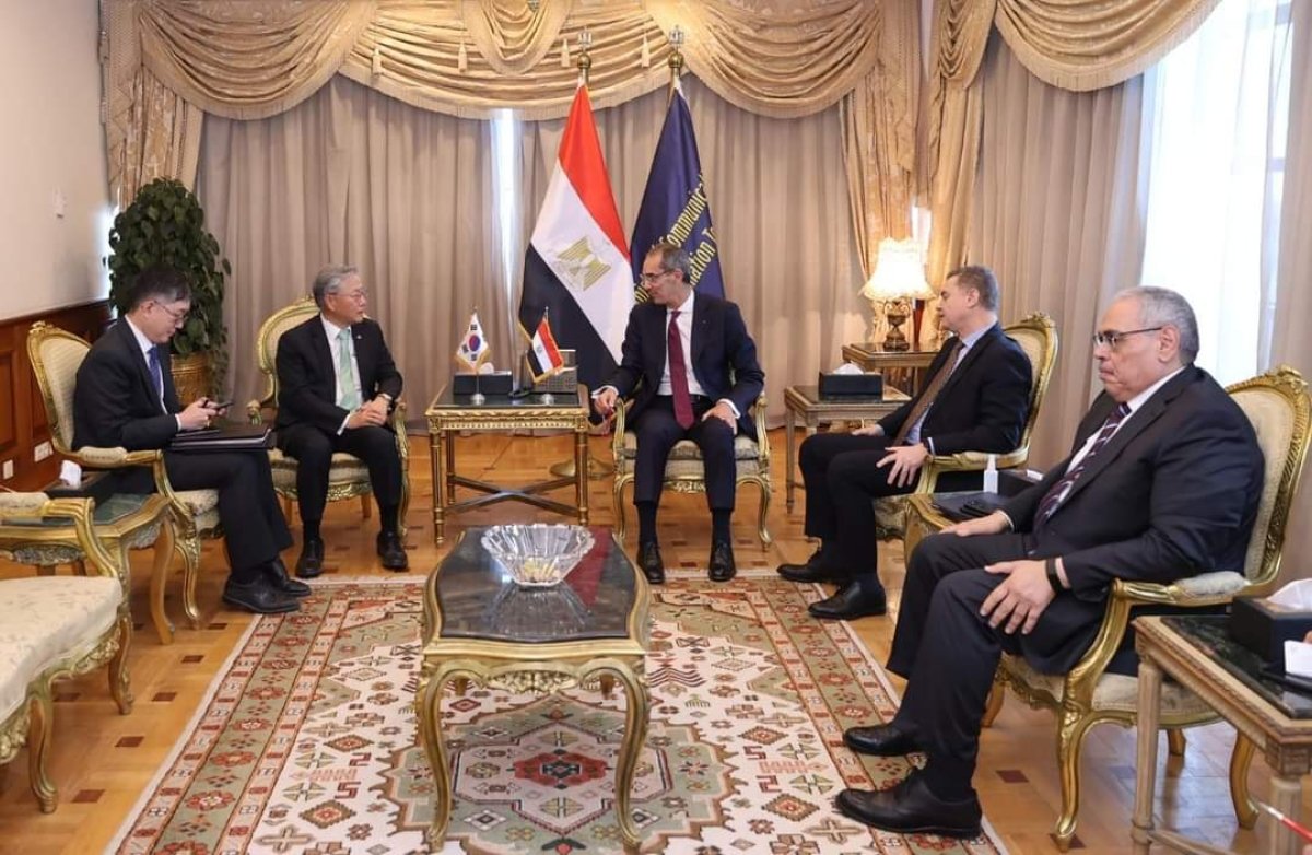 وزير الاتصالات يبحث مع سفير كوريا الجنوبية التعاون في مجالات التحول الرقمى وبناء القدرات وتصميم وصناعة الإلكترونيات