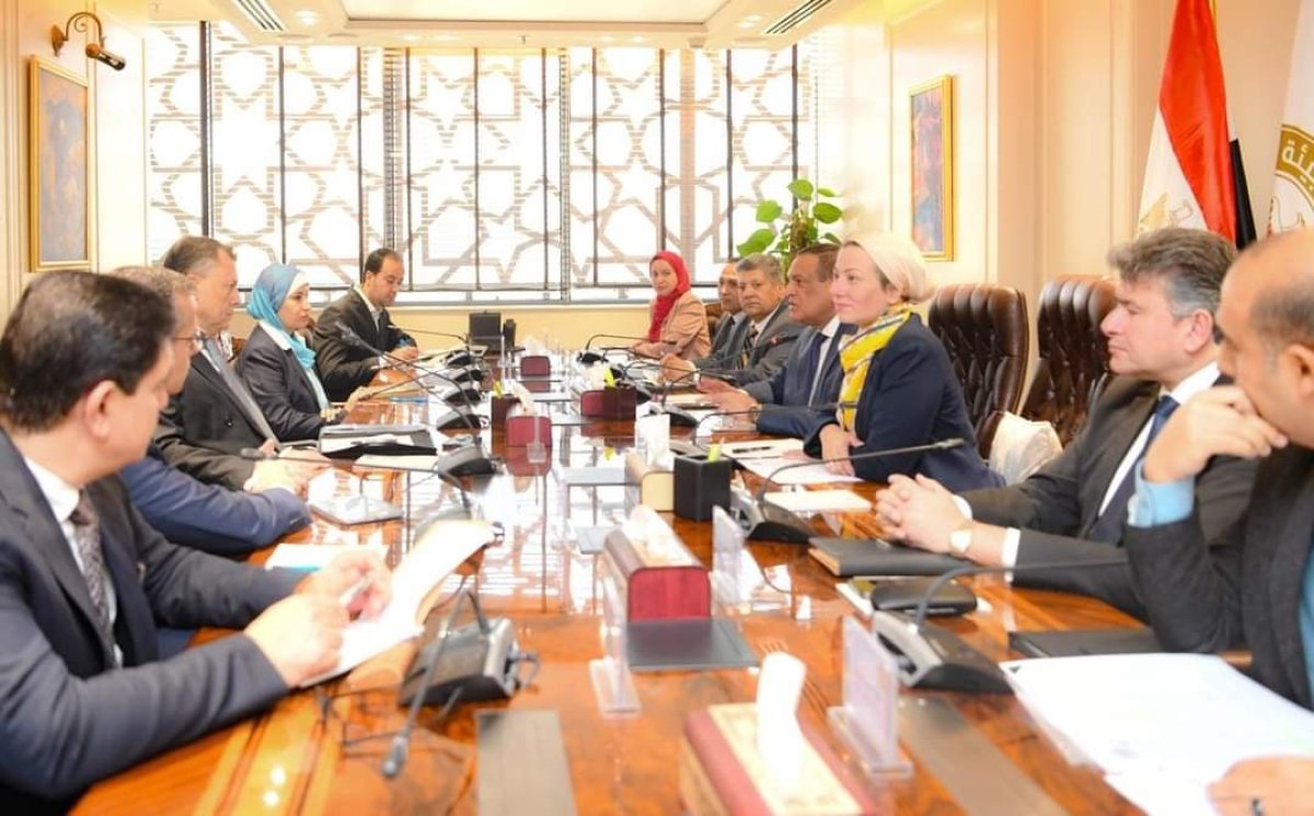 4 وزراء يناقشون آليات تطبيق منظومة التخلص الآمن من المخلفات بالمنشآت السياحية