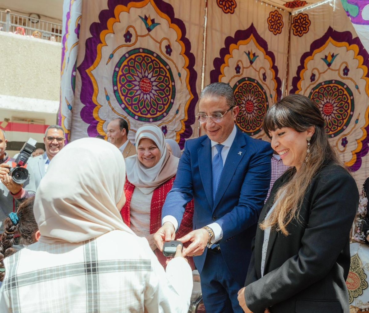 《اتصالات من &e مصر》توفر سماعات طبية للأطفال ضعاف السمع لكل ساعة في رمضان