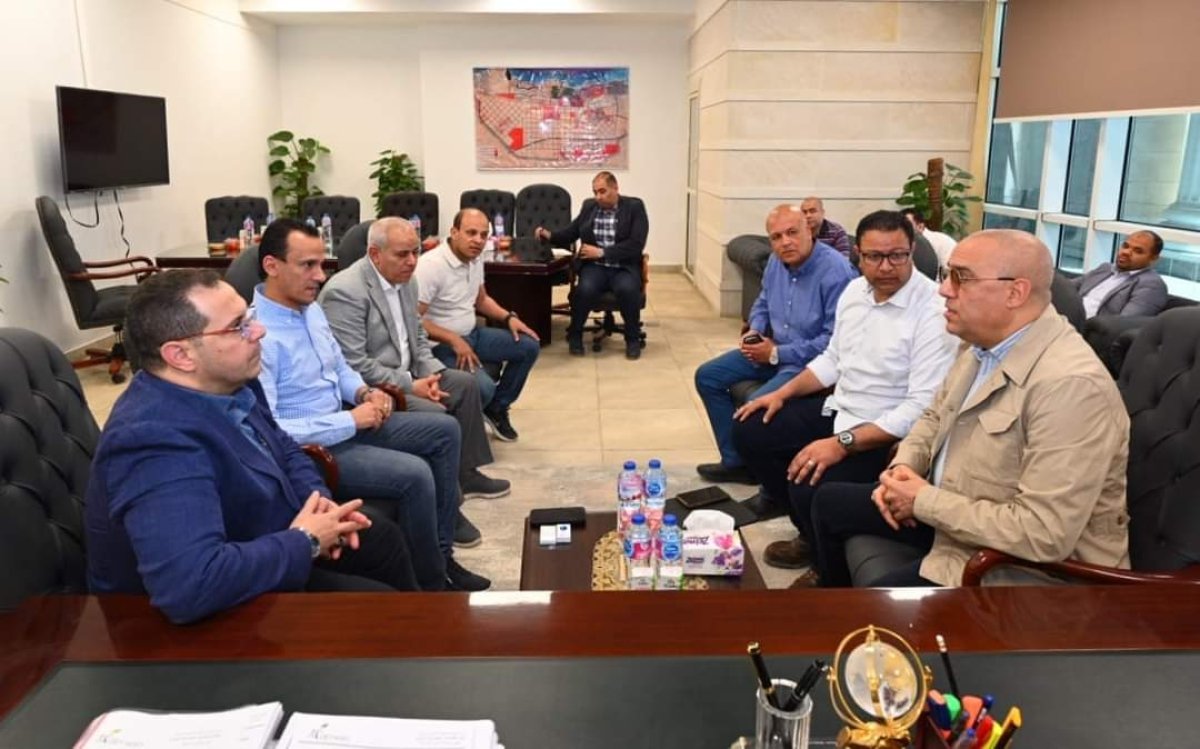 وزير الإسكان يعقد اجتماعا بمدينة العلمين الجديدة لمتابعة معدلات إنجاز المشروعات 