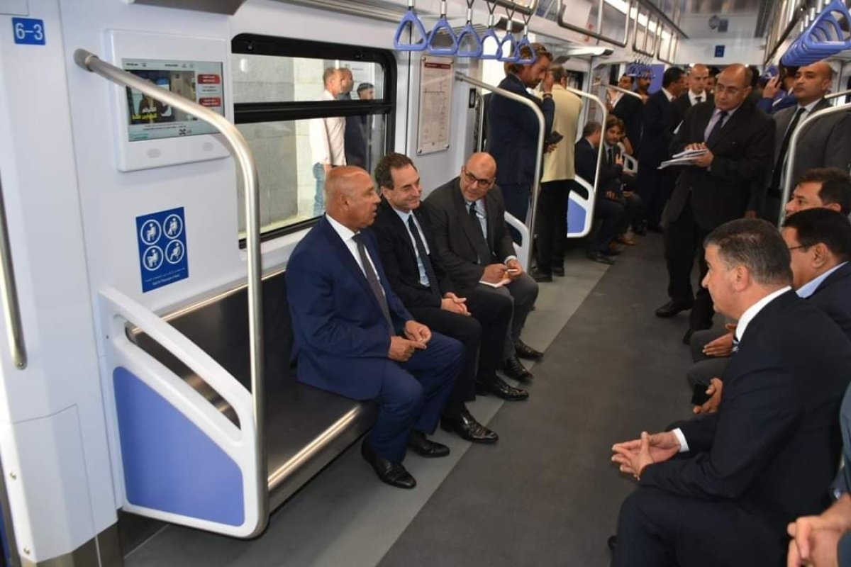 وزير النقل والسفير الفرنسي يستقلان  القطار الكهربائي الخفيف LRT والخط الثالث للمترو  