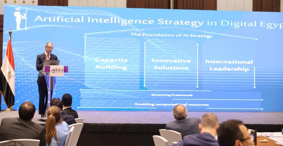 وزير الاتصالات: حيادية البيانات والكفاءات الرقمية تجذبان الاستثمارات بمجال الذكاء الاصطناعى