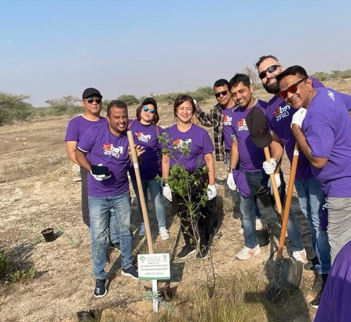 فيديكس تؤكد التزامها بمستقبل أكثر اخضراراً من خلال مشاركتها في مبادرة لزراعة الأشجار في الإمارات