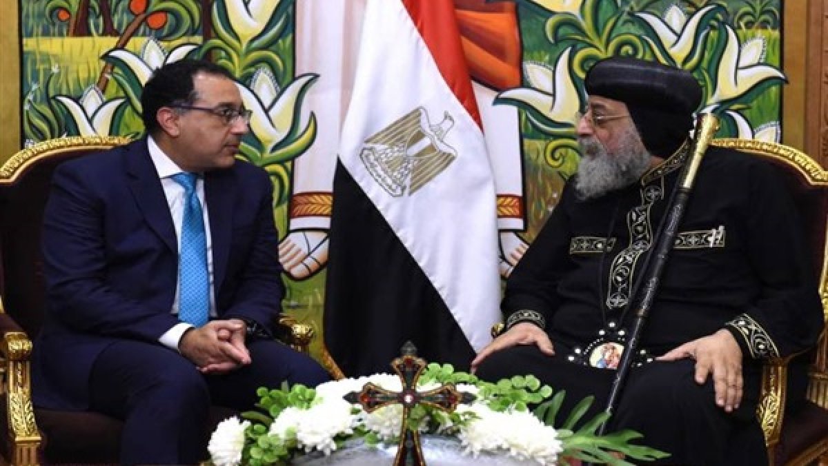 رئيس الوزراء يُهنئ البابا تواضروس الثاني بعيد الميلاد المجيد