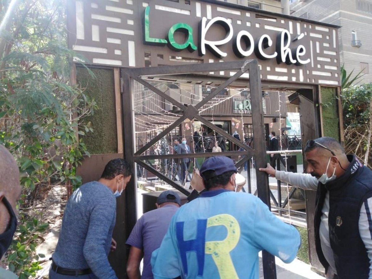 لتقديمها الشيشة.. تشميع وغلق الكافيهات والمقاهي المخالفة بالقاهرة