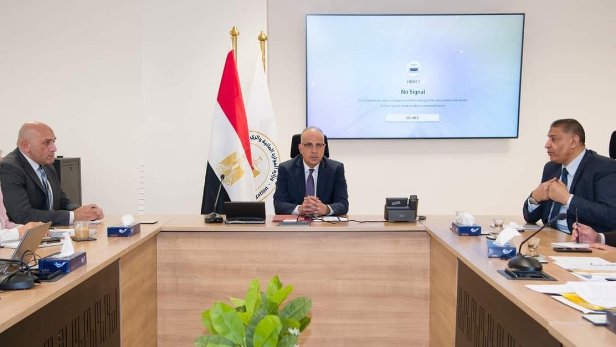 وزير الري يتابع موقف تحصيل مستحقات الوزارة لدى الجهات المختلفة 