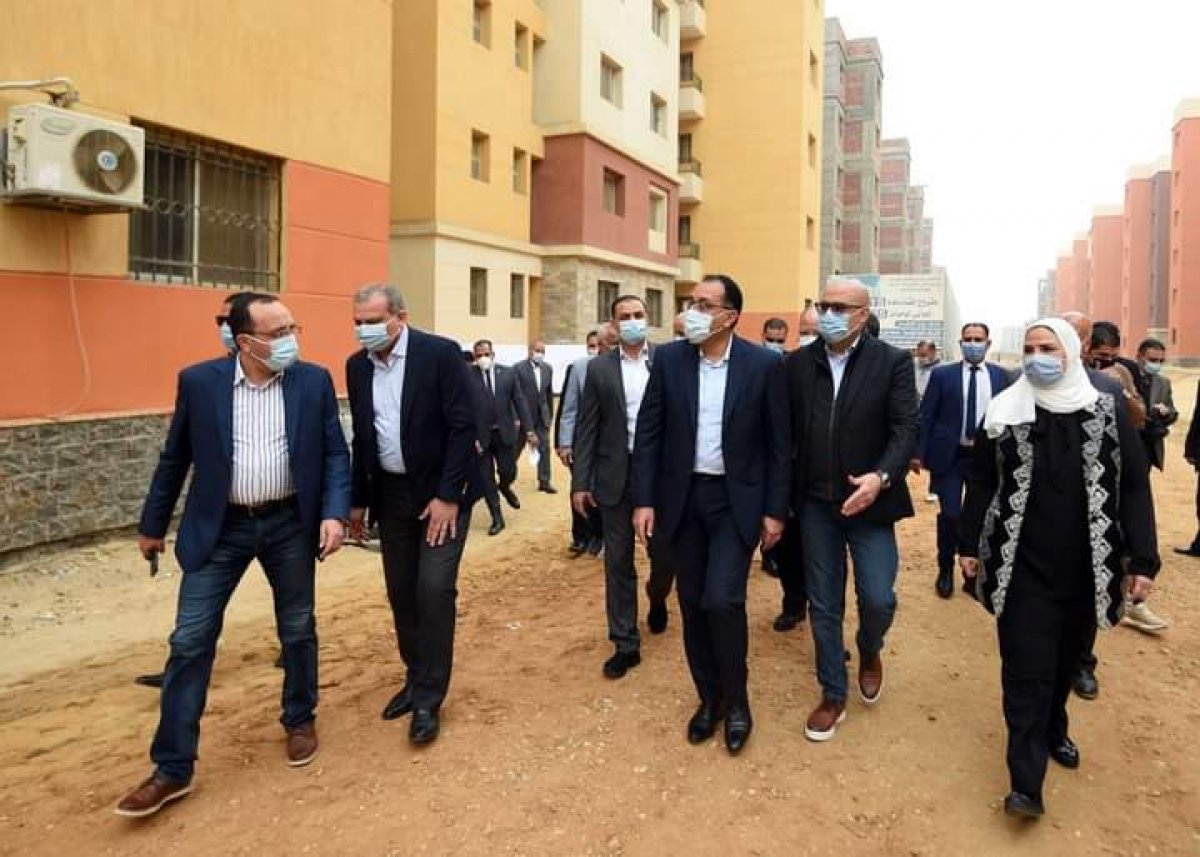 رئيس الوزراء يتفقد مشروع بديل العشوائيات بمدينة السلام بتكلفة 1.7 مليار جنيه 