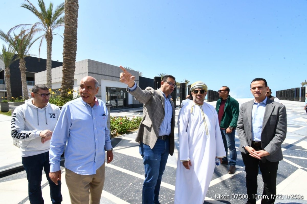 مساعد وزير الإسكان يصطحب وزير الإسكان العمانى والوفد المرافق له فى جولة بمدينة العلمين الجديدة