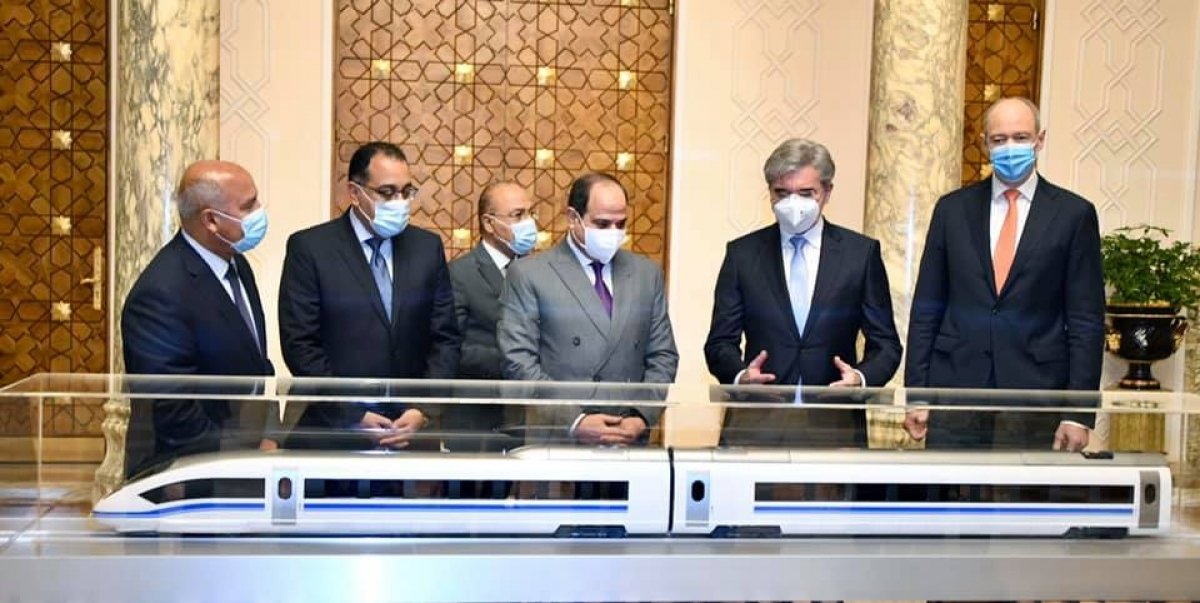 الرئيس السيسي يستقبل رئيس سيمنز العالمية ويستعرض الاتفاق النهائي بإنشاء منظومة القطار الكهربائي السريع  