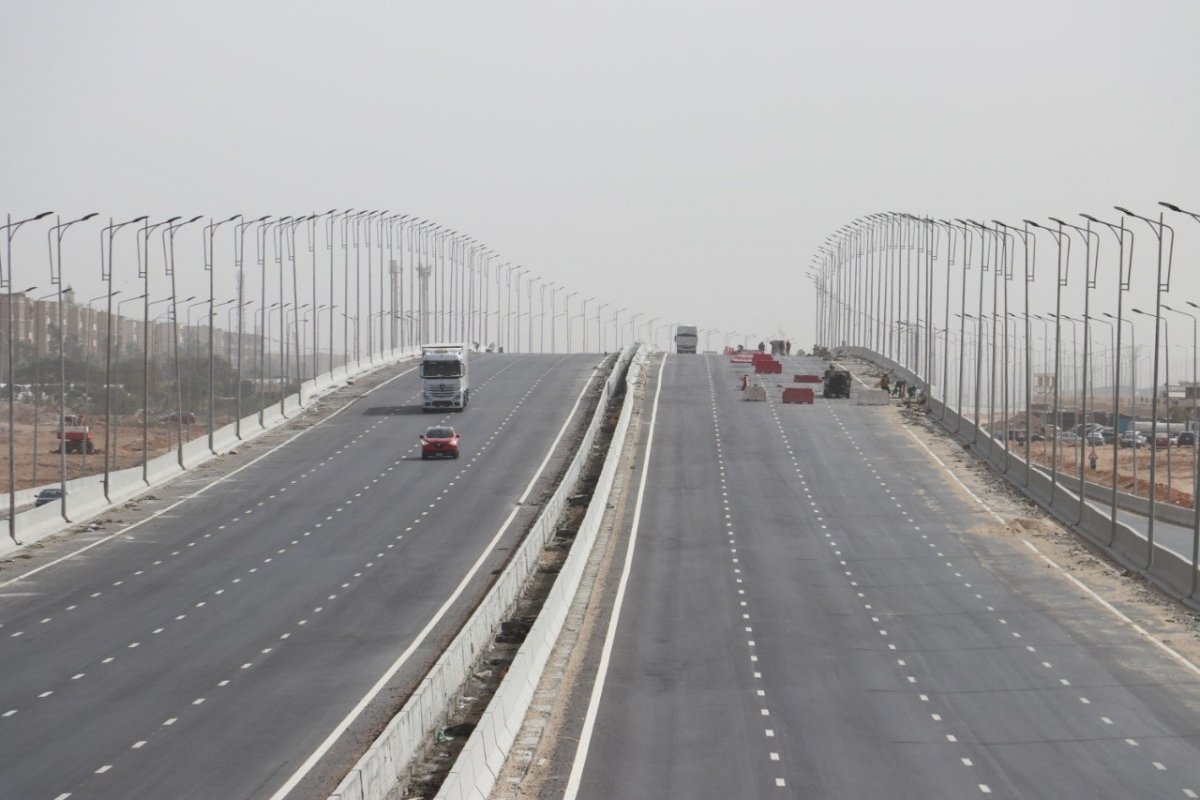 وزير الإسكان: الانتهاء من تنفيذ طريق داعم للفيوم..وجارٍ الانتهاء من طريقى الدائرى الأوسطى والجنوبى بمدينة 6 أكتوبر