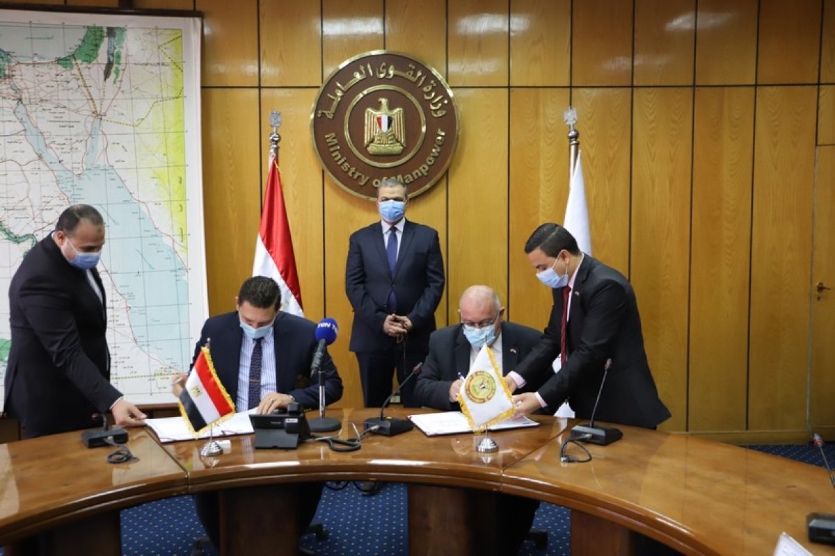 "سعفان" يشهد توقيع بروتوكول تعاون مع شركة يابانية لتدريب الشباب علي صناعة ضفائر السيارات