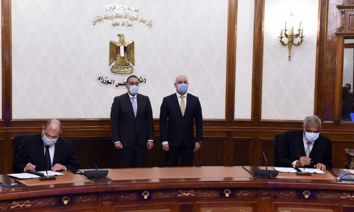 رئيس الوزراء يشهد عقد بيع 5 آلاف فدان لشركة "طلعت مصطفى" لإقامة مجتمع عمراني بقيمة 500 مليار جنيه