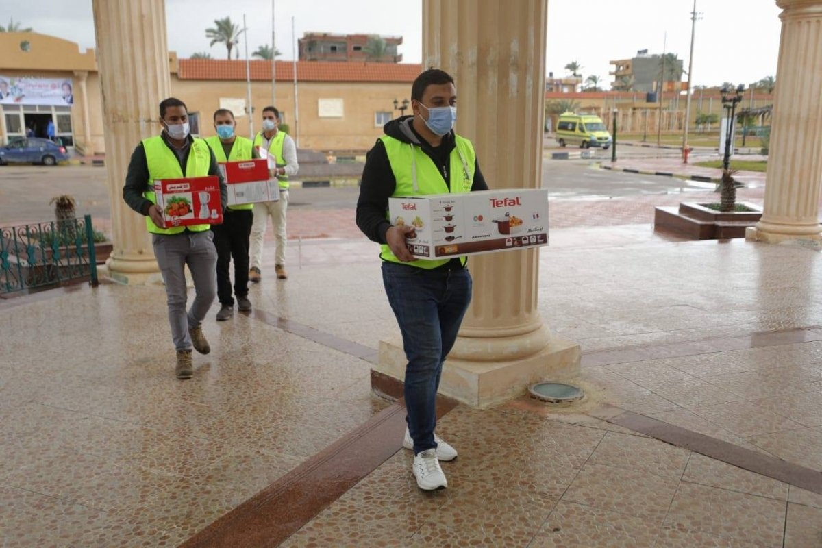 ضمن مبادرة "دكان الفرحة".. صندوق تحيا مصر يسلم 50 فتاة من اليتيمات تجهيزات الزواج.. صور