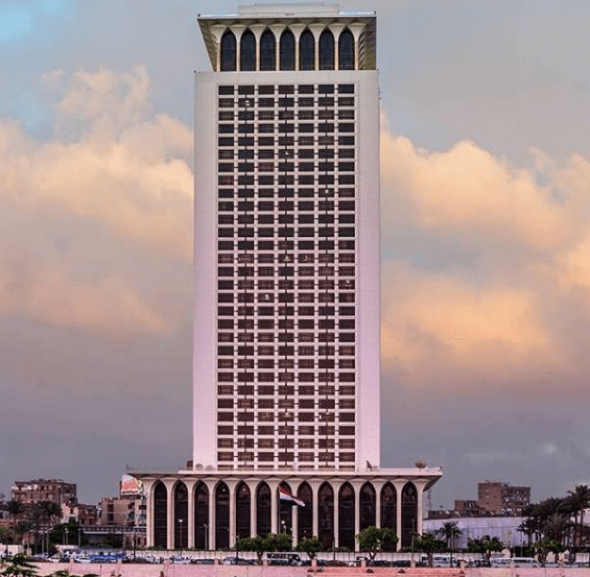 الخارجية المصرية تعلن استئناف العلاقات الدبلوماسية مع "دولة قطر"