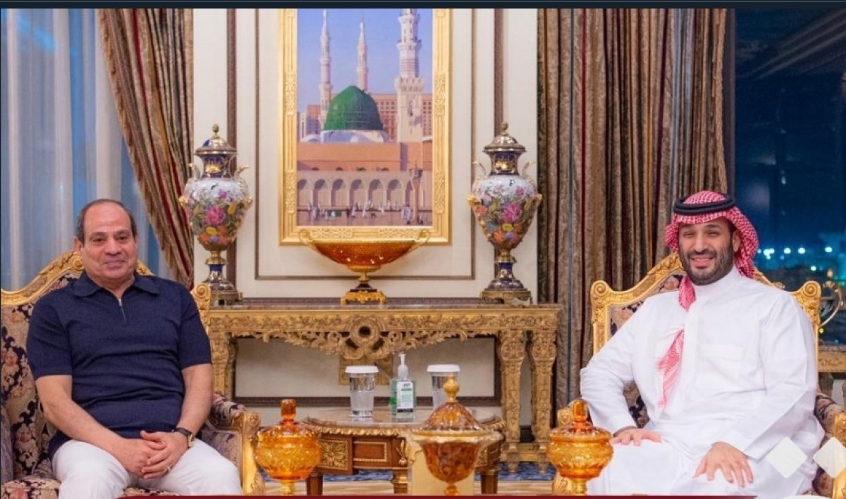 لقاء أخوي يجمع الرئيس السيسي وولي العهد السعودي في منى