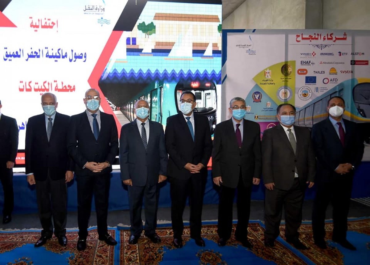 رئيس الوزراء يشهد وصول ماكينة الحفر العميق الى محطة "الكيت كات" بالمرحلة الثالثة من الخط الثالث لمترو الأنفاق.. صور 