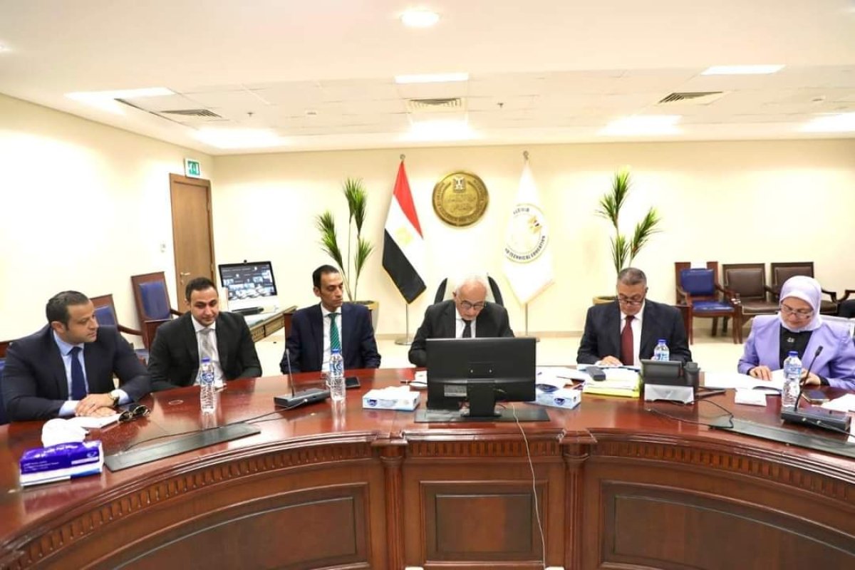  وزير التربية والتعليم يتابع امتحانات الثانوية العامة من خلال غرفة العمليات المركزية بالوزارة