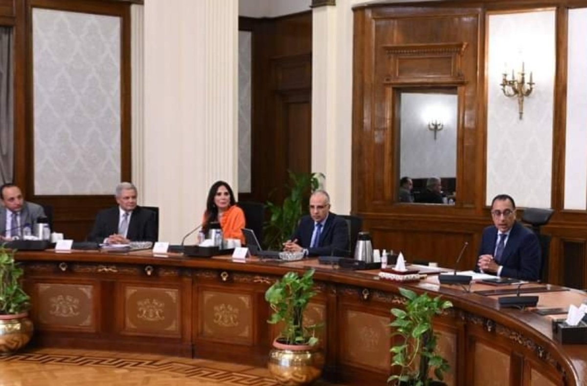 مدبولي يتابع جهود توفير مياه الشرب والري بالسويس وحل مشكلات المناطق الساخنة