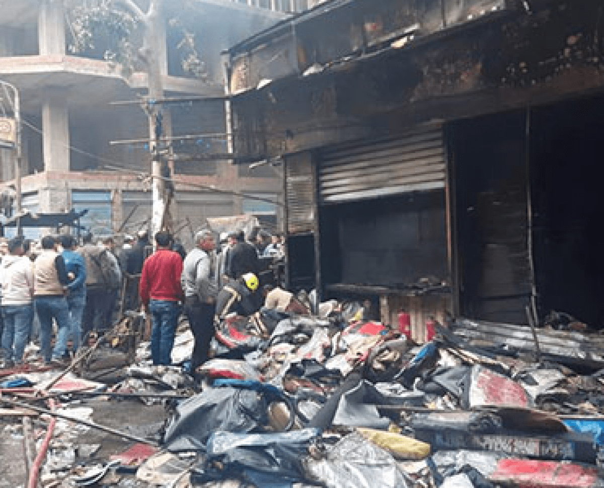 تفحم 18 محلا في حريق حريق هائل بسوق التوفيقية.. صور
