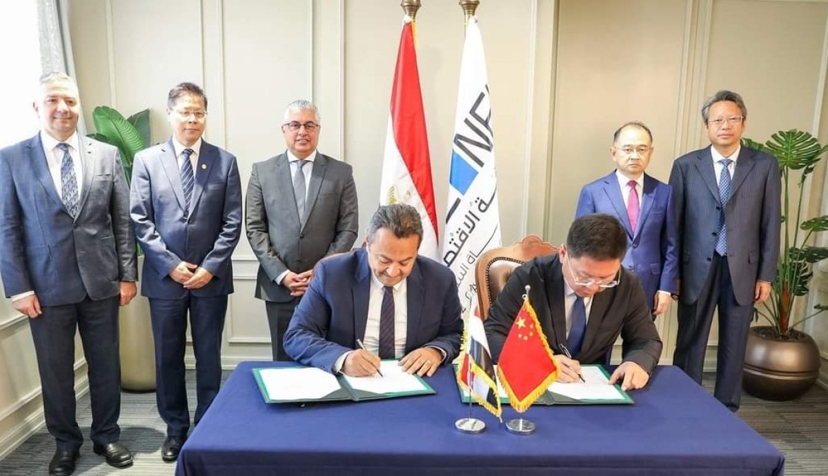  باستثمارات 250 مليون دولار.. توقيع اتفاقية إطارية لأقامة مشروع《جرين مارين》للكيماويات لمجموعة《بينخوا》بالسخنة