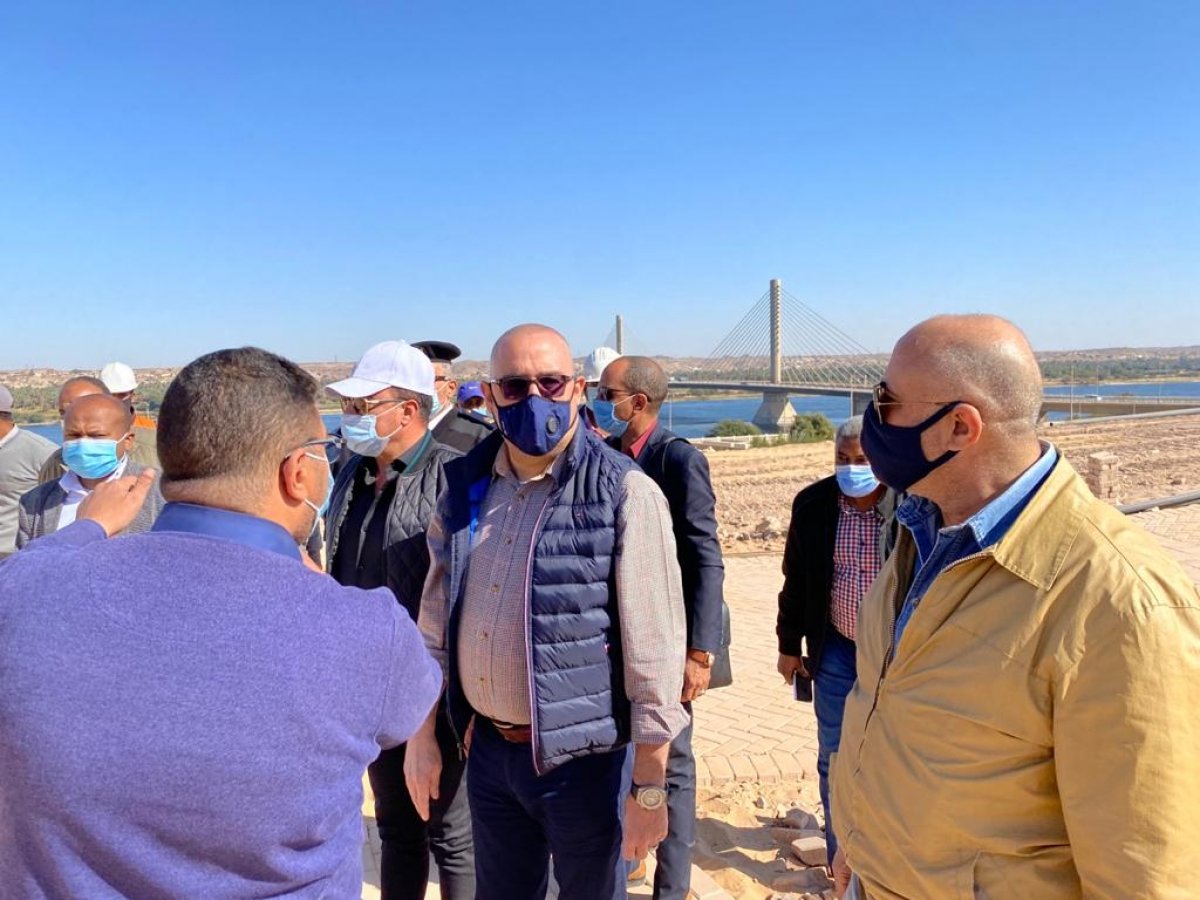 وزير الإسكان: جار تنفيذ 150 فيلا بالشريط النهرى وممشى نيلى بطول 6 آلاف متر بأسوان