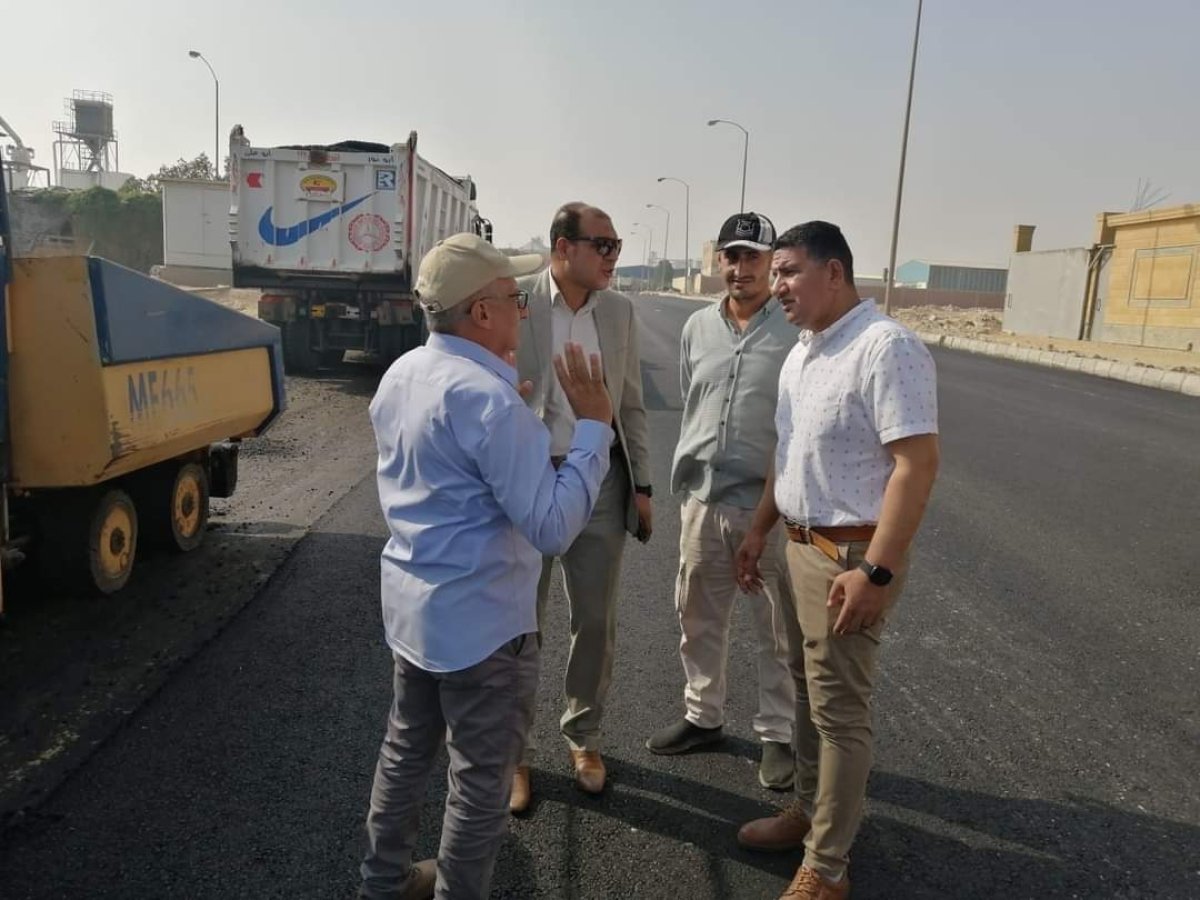 الإسكان: تكثيف أعمال الطرق والمرافق بالمناطق الصناعية بمدن العاشر من رمضان وبني سويف الجديدة و15 مايو