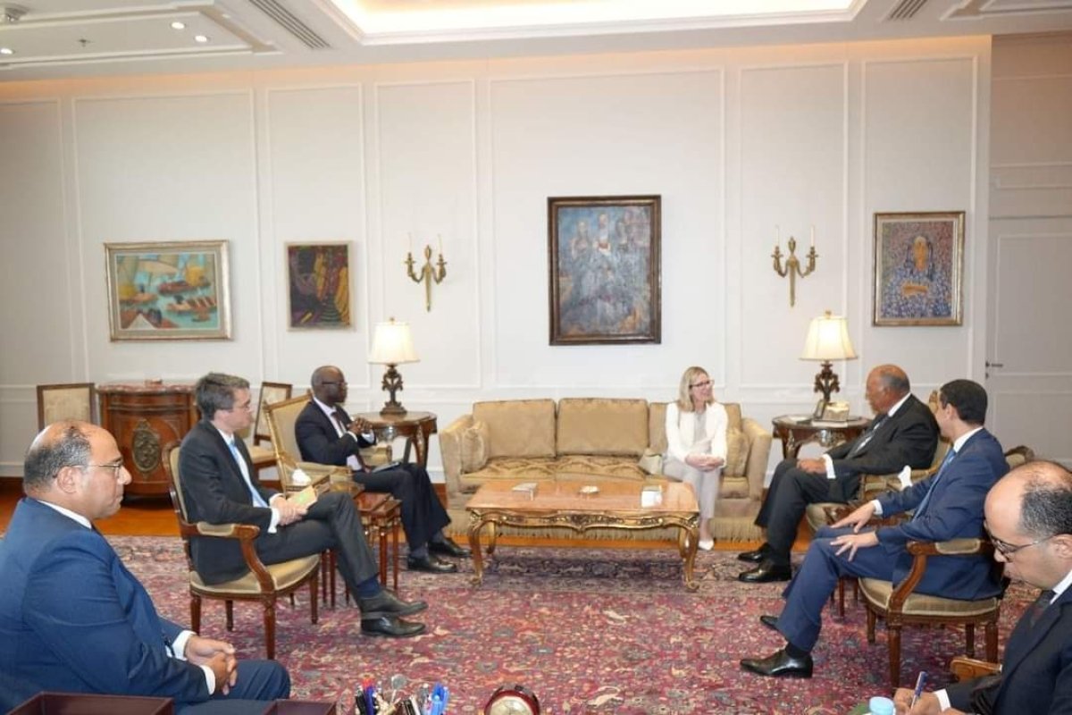 وزير الخارجية يستقبل المدير العام للعمليات بالبنك الدولي