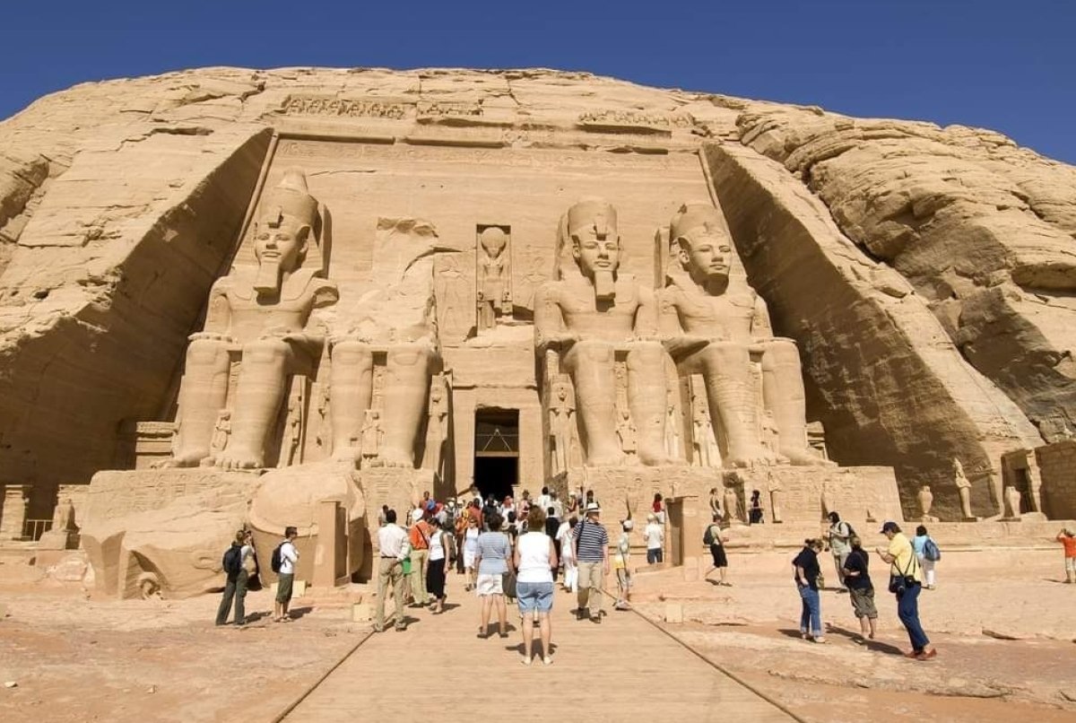 بإجمالي إيرادات 6.6 مليار دولار.. وصول 7 ملايين سائح لمصر في 6 أشهر 