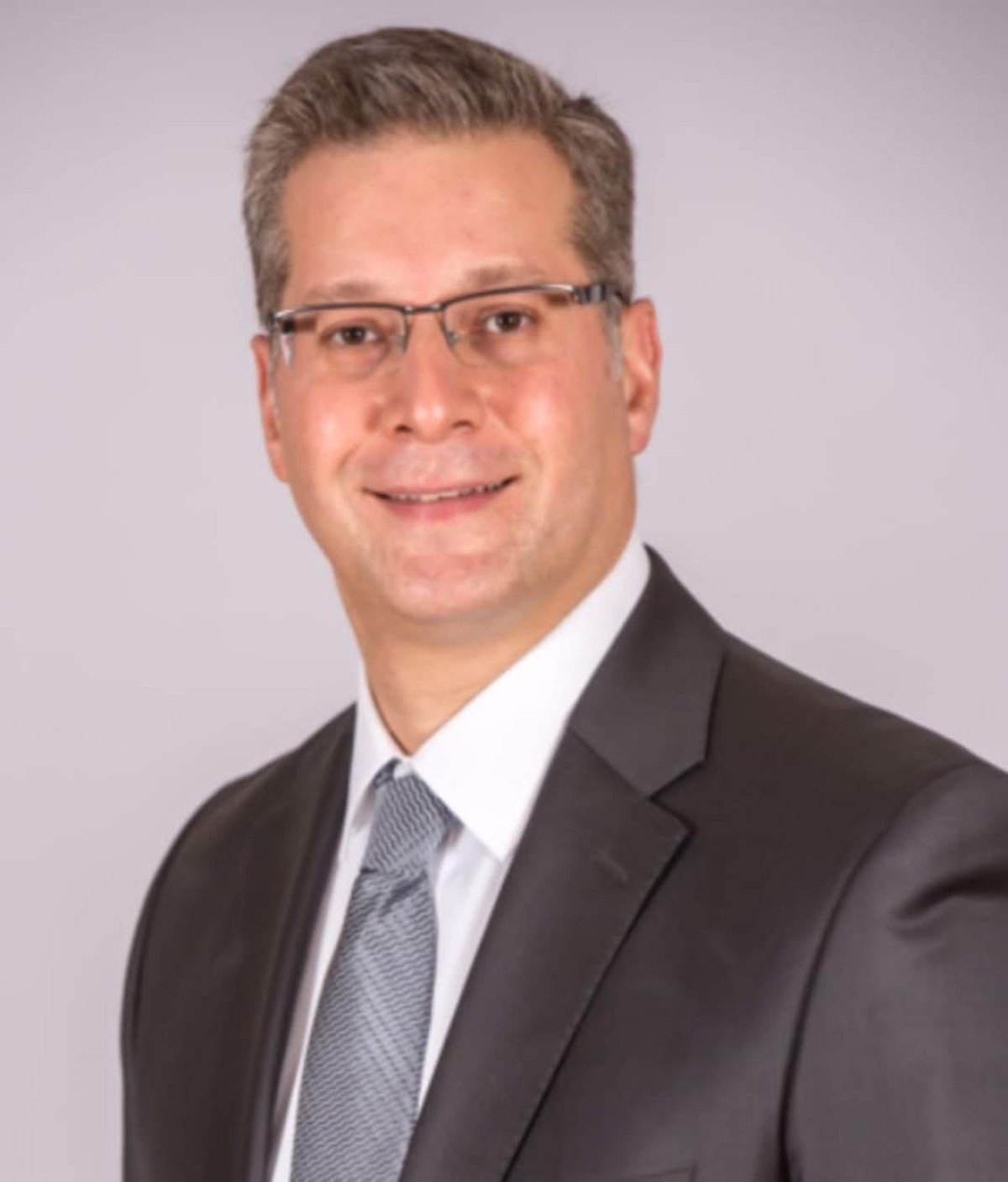 ننشر السيرة الذاتية لوزير البترول بعد أداء اليمين الدستورية أمام الرئيس السيسي 