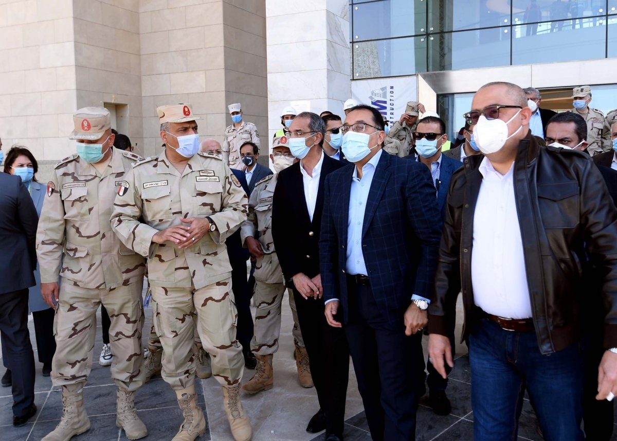رئيس الوزراء خلال جولة بالعاصمة الإدارية: الرئيس كلف بمراعاة كافة المواصفات في الإنشاءات لتظهر بصورة تؤكد عظمة مصر