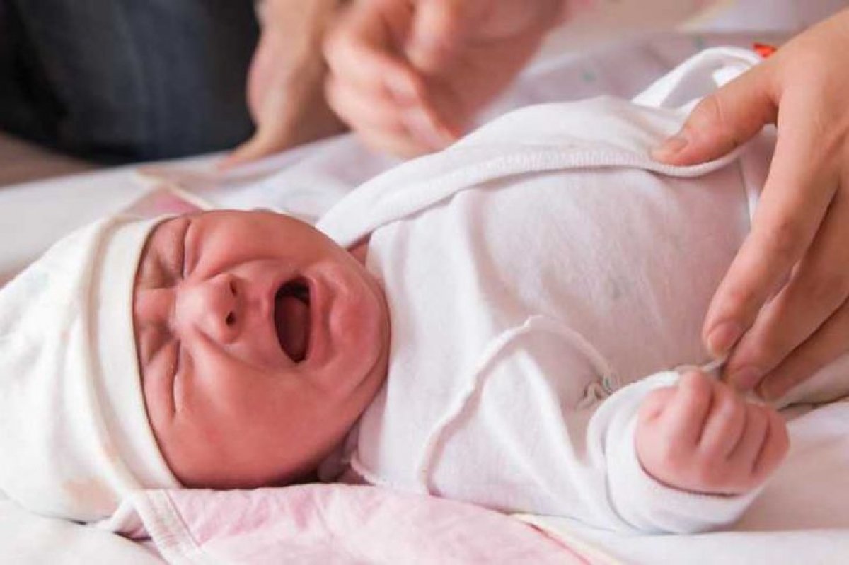 اختلفت مع زوجها.. ربة منزل تعرض طفلتها للبيع عبر "فيس بوك"