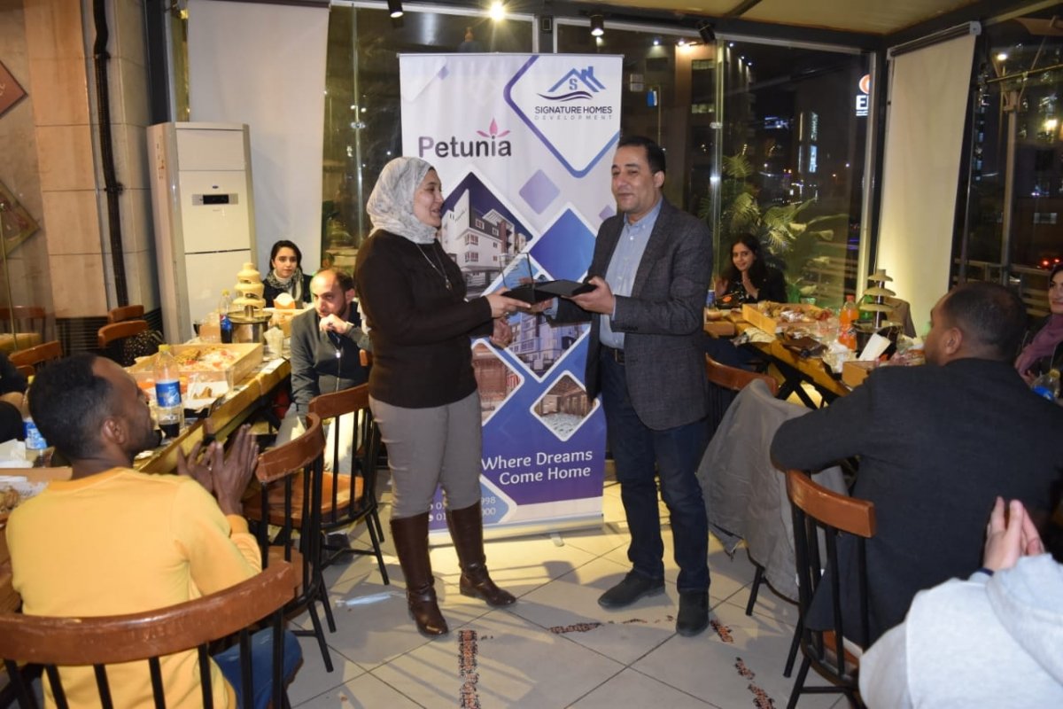 لشحذ الهمم.. سيجنتشر هومز للاستثمار العقاري تكرم الموظف المثالي خلال شهر فبراير..  صور 