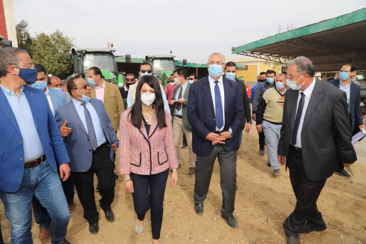 وزيرا التعاون الدولي والزراعة يشهدان تسليم مزراعي الفيوم والمنيا 324 معدة وآلة زراعية 