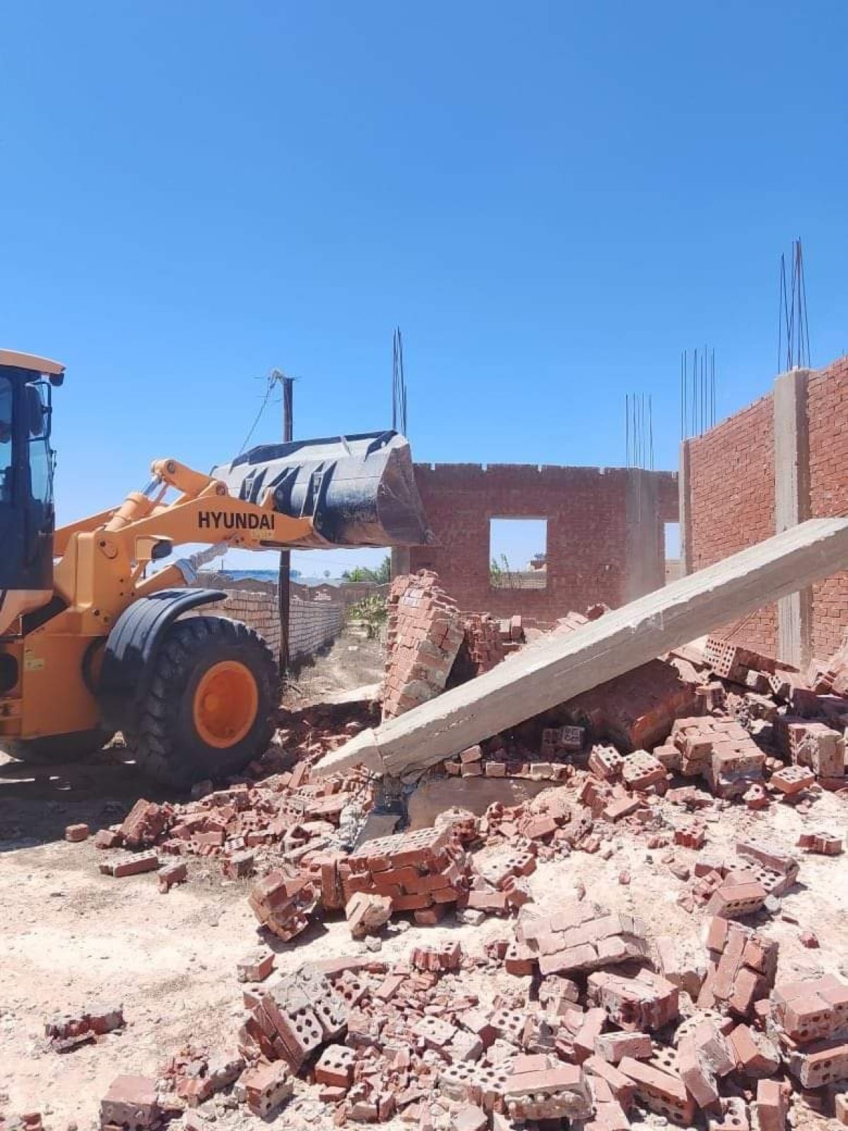 الإسكان: إزالة مخالفات بناء وإشغالات بمدن 6 أكتوبر ودمياط وبرج العرب وسوهاج الجديدة