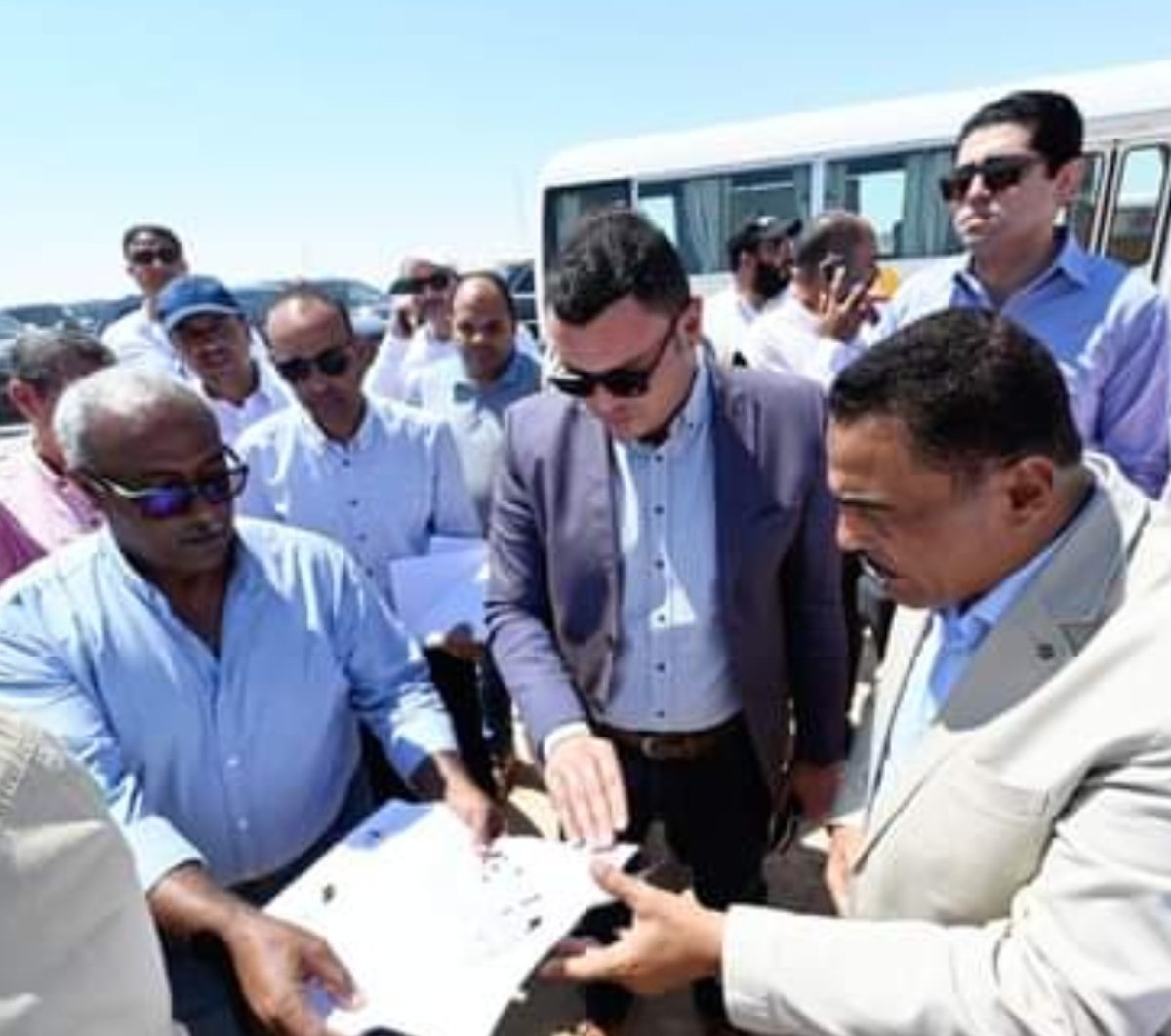 وزير الإسكان ومحافظ مطروح يتجولان بمنطقة الأراضى البديلة لأصحاب التواجدات بمدينة رأس الحكمة الجديدة