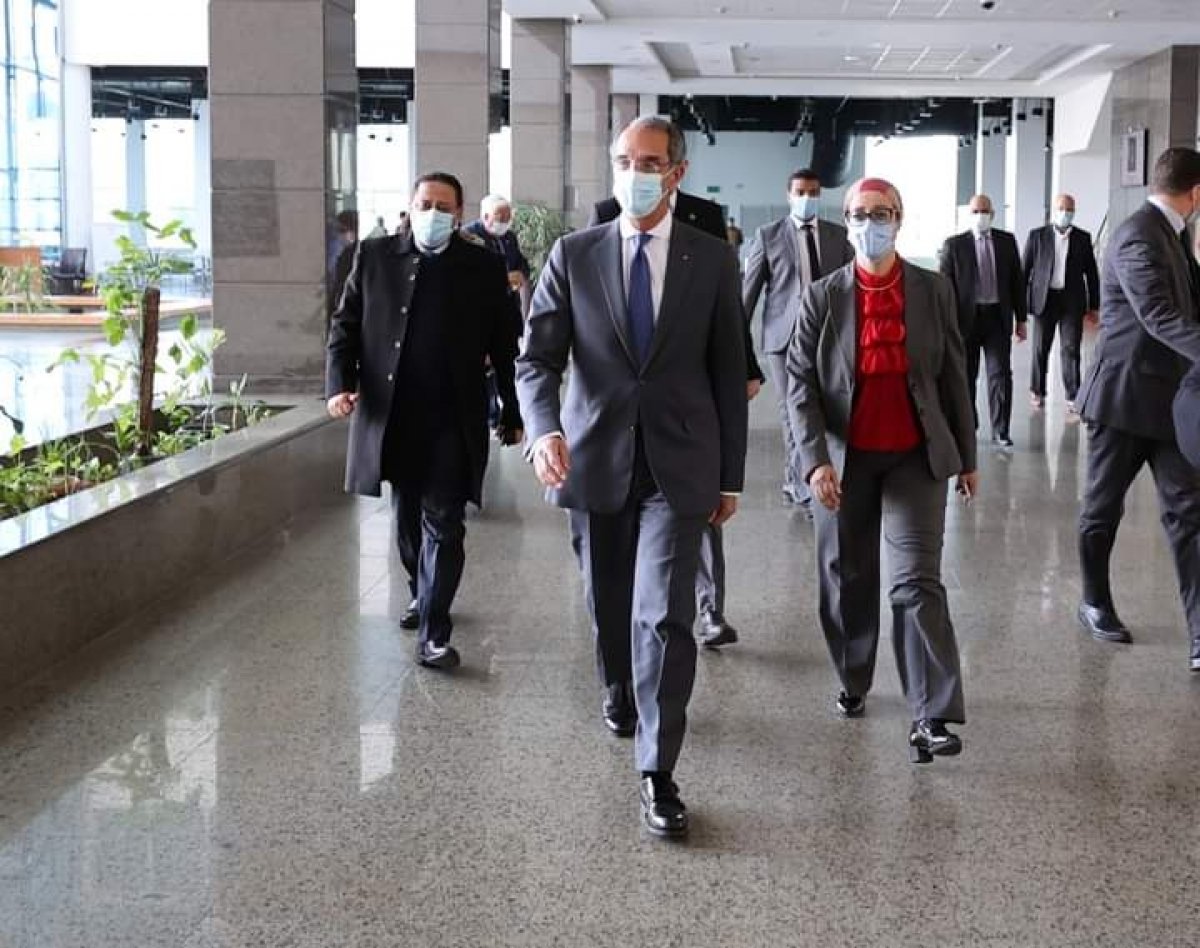 وزير الاتصالات: نحرص على تمكين الشباب فى سوق العمل الحر عبر الانترنت 